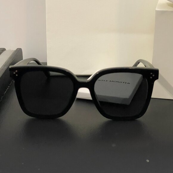 Gentle Monster Bold Black Sunglasses Gold Accent Viral Style